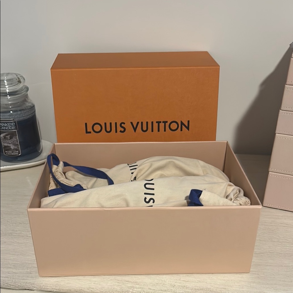Louis Vuitton Men's Shoe - Picture 8 of 8